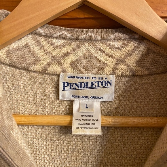 Pendleton Wool zip cardigan. Aztec style design in Tans and Cream. A Beauty Sz L - Picture 5 of 5